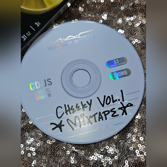 MAC x Jeremy Scott Mixtape Face Palette Cheeky Vol. 1 - Picture 2 of 5